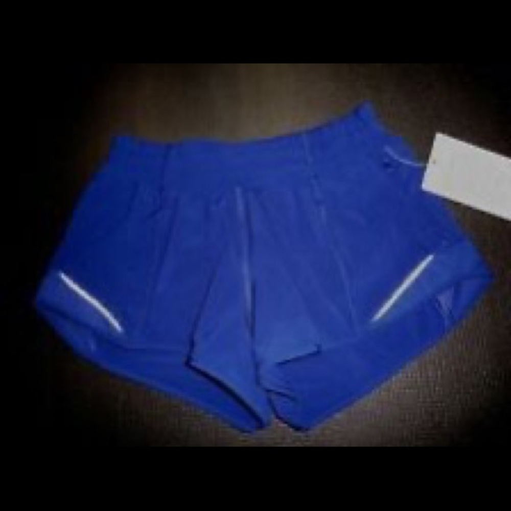 ISO lululemon hotty hot 2.5 inseam larkspur size 6